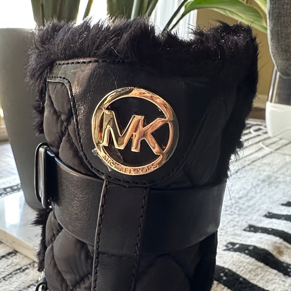 NEW Michael Kors Black Quilted Winter Boots - Picture 3 of 9